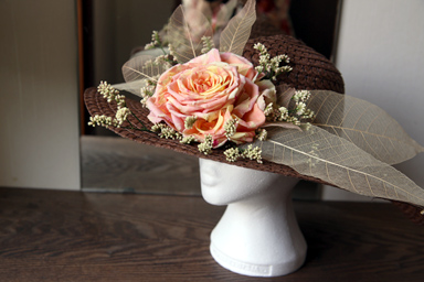 ハットコーサジュ　帽子の花飾り